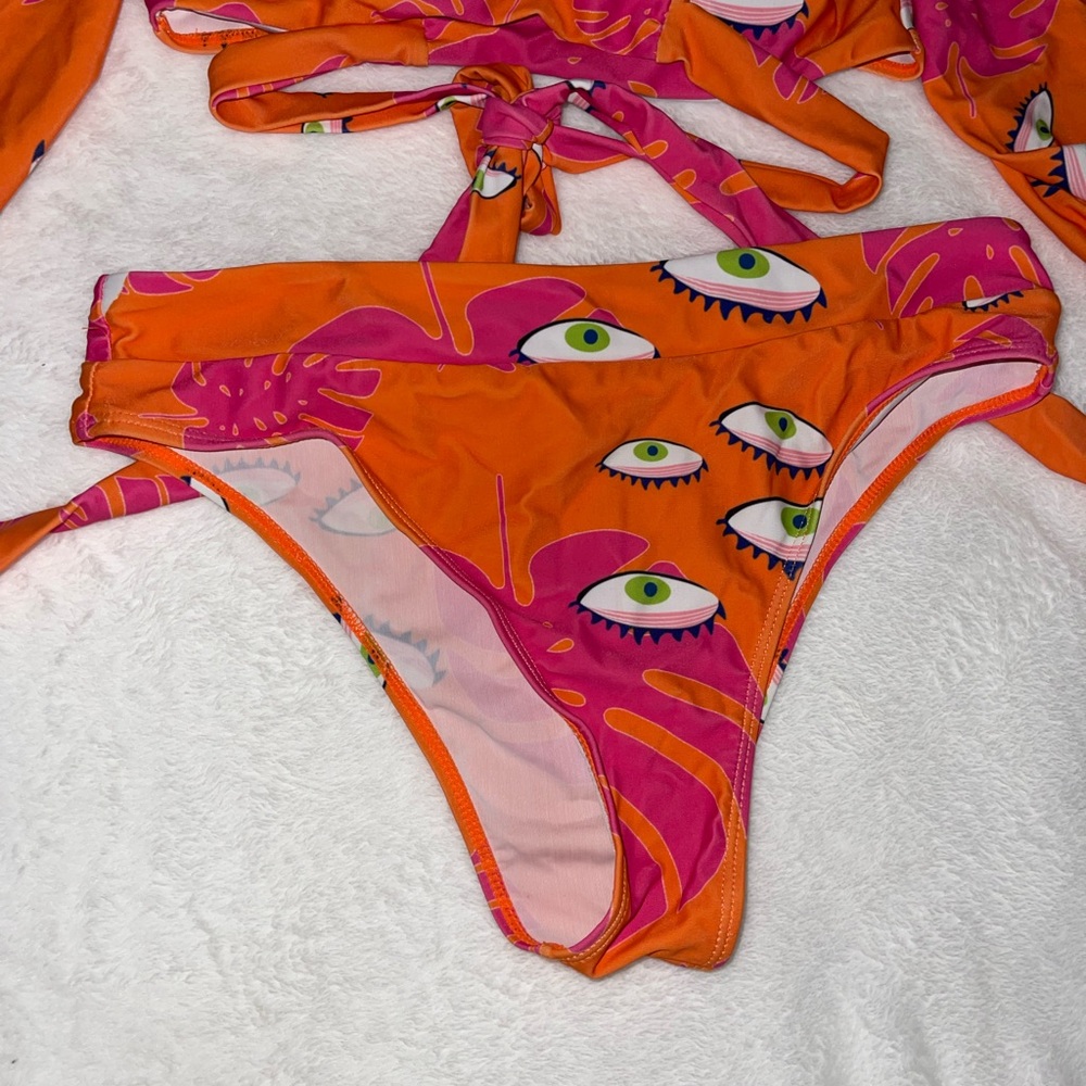 Bikini - Picture 3 of 4